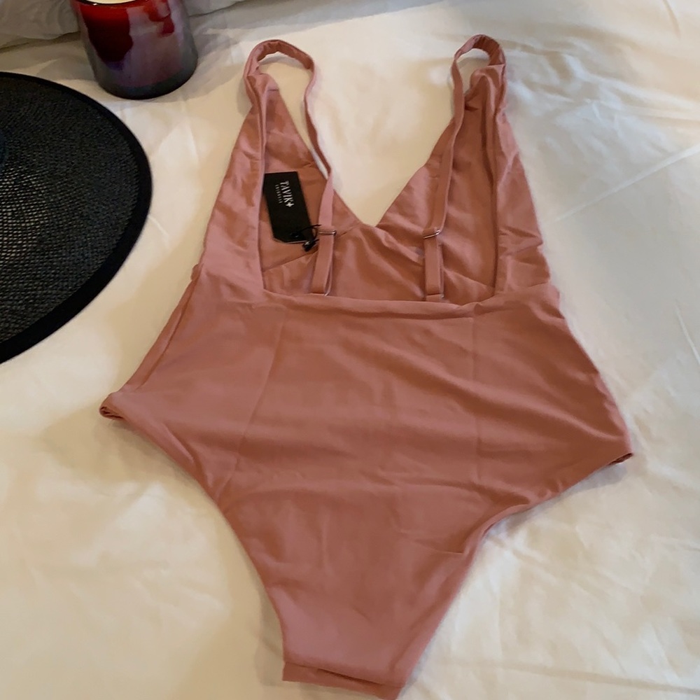 TAVIK DREW PLUNGING V NECKLINE ONE PIECE SWIMSUIT IN ROSE DAWN SIZE SMALL - Picture 15 of 16